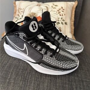 Nike Sabrina 1 TB Womens Size 7 Shoes Black White Basketball Sneakers Athletic